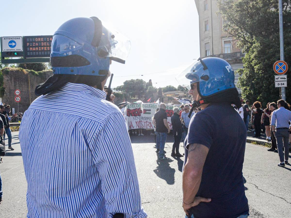 Roma blindata per i pro Pal: 1600 controlli prima della manifestazione, 19 in questura