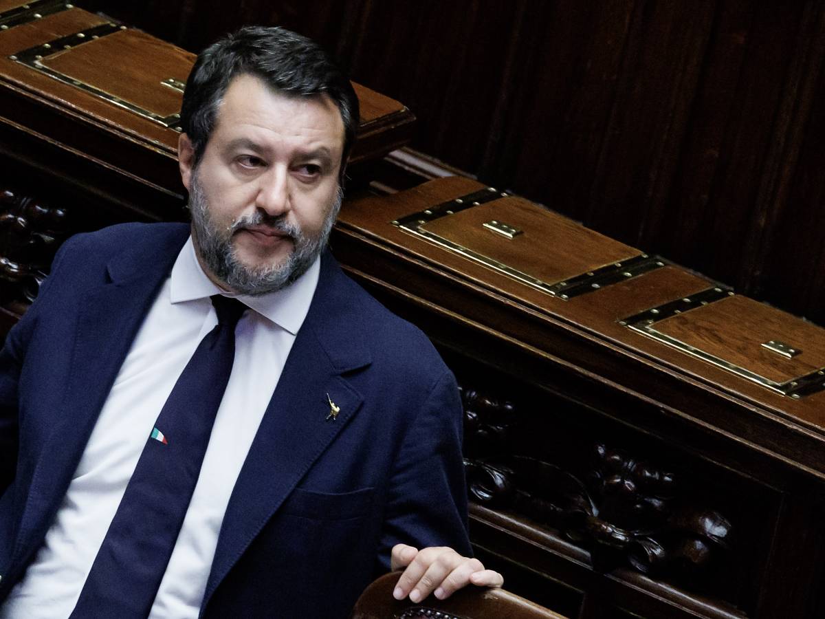 Cori contro Tajani a Pontida, Salvini si scusa: "Ogni alleato è un amico"