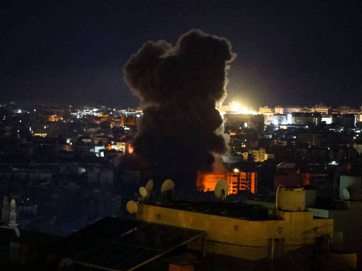 Nuovi raid di Israele a sud di Beirut, colpita moschea a Gaza. Israele prepara l