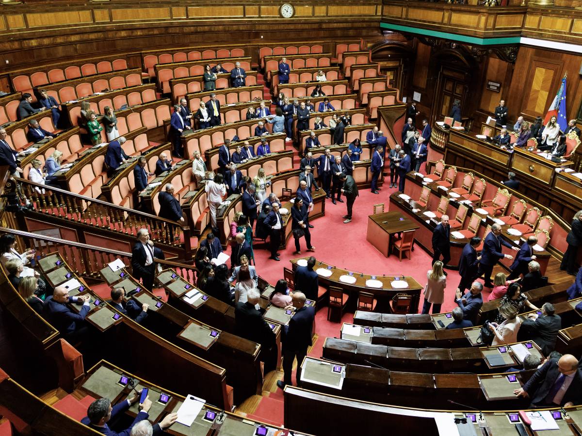 Centrodestra ancora sotto in Senato: la Lega si astiene su un emendamento di FI (che non passa)