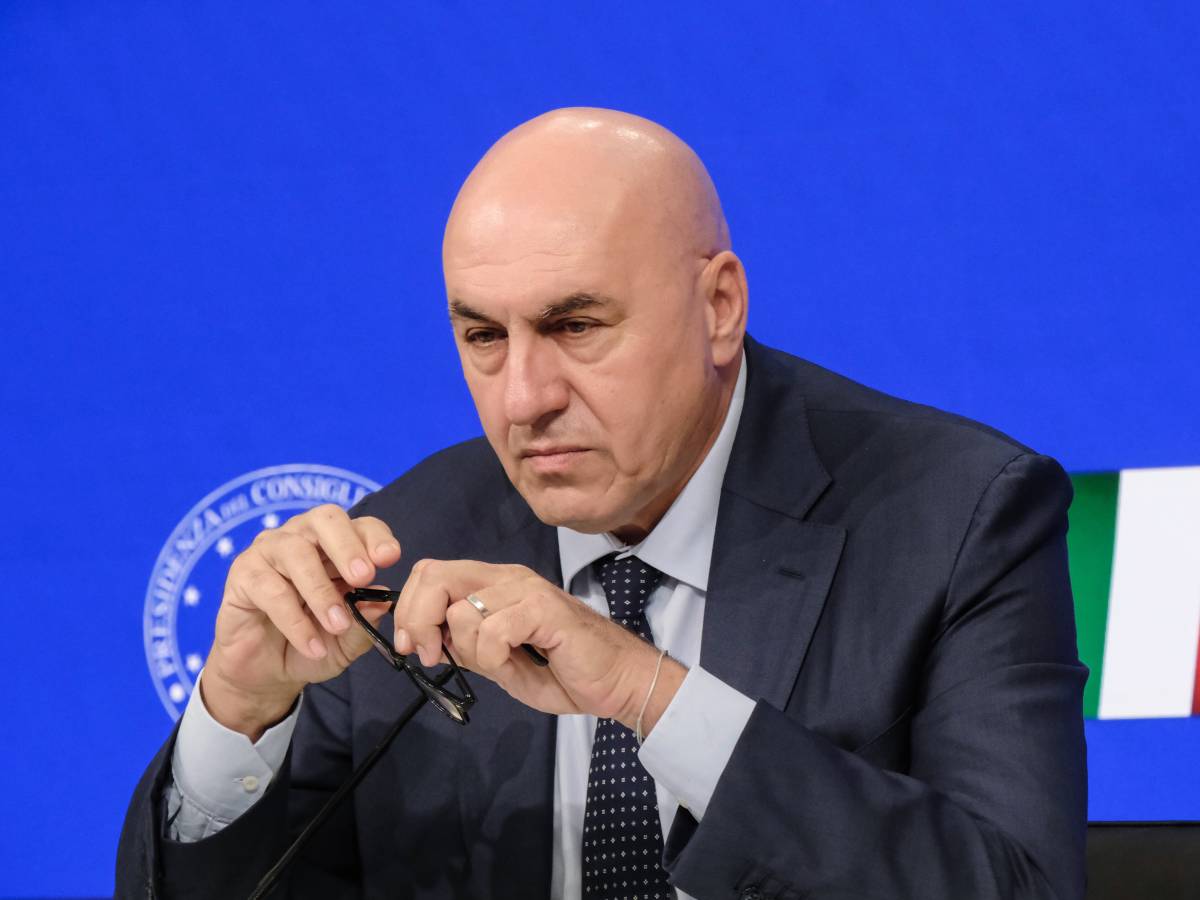 l allarme di crosetto italiani insospettabili corrotti da putin da Ilgiornale.it l allarme di crosetto italiani insospettabili corrotti da putin