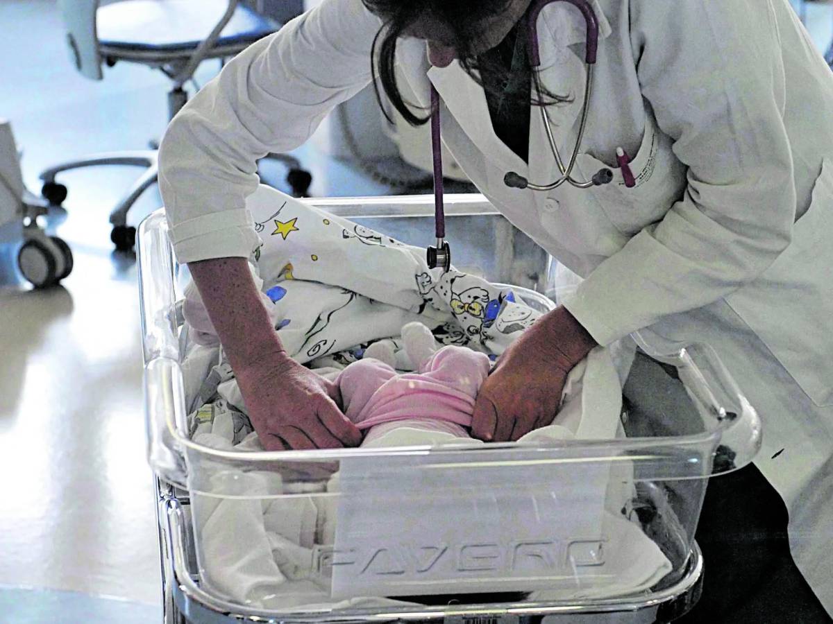 Bimba trovata nel water: la madre dovrà difendersi dall Bimba trovata nel water: la madre dovrà difendersi dall