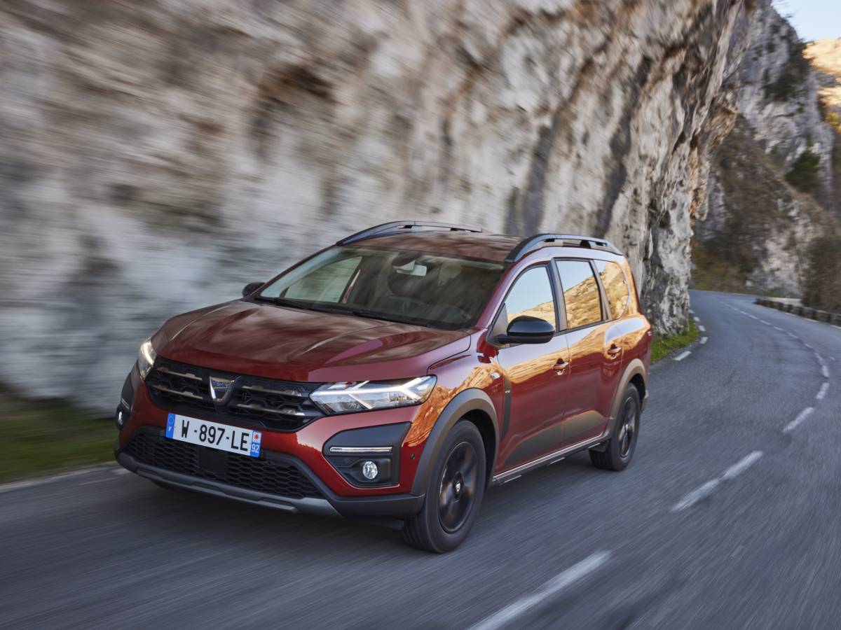 Dacia Jogger Hybrid 140: guarda la gallery del crossover ibrido multispazio 15