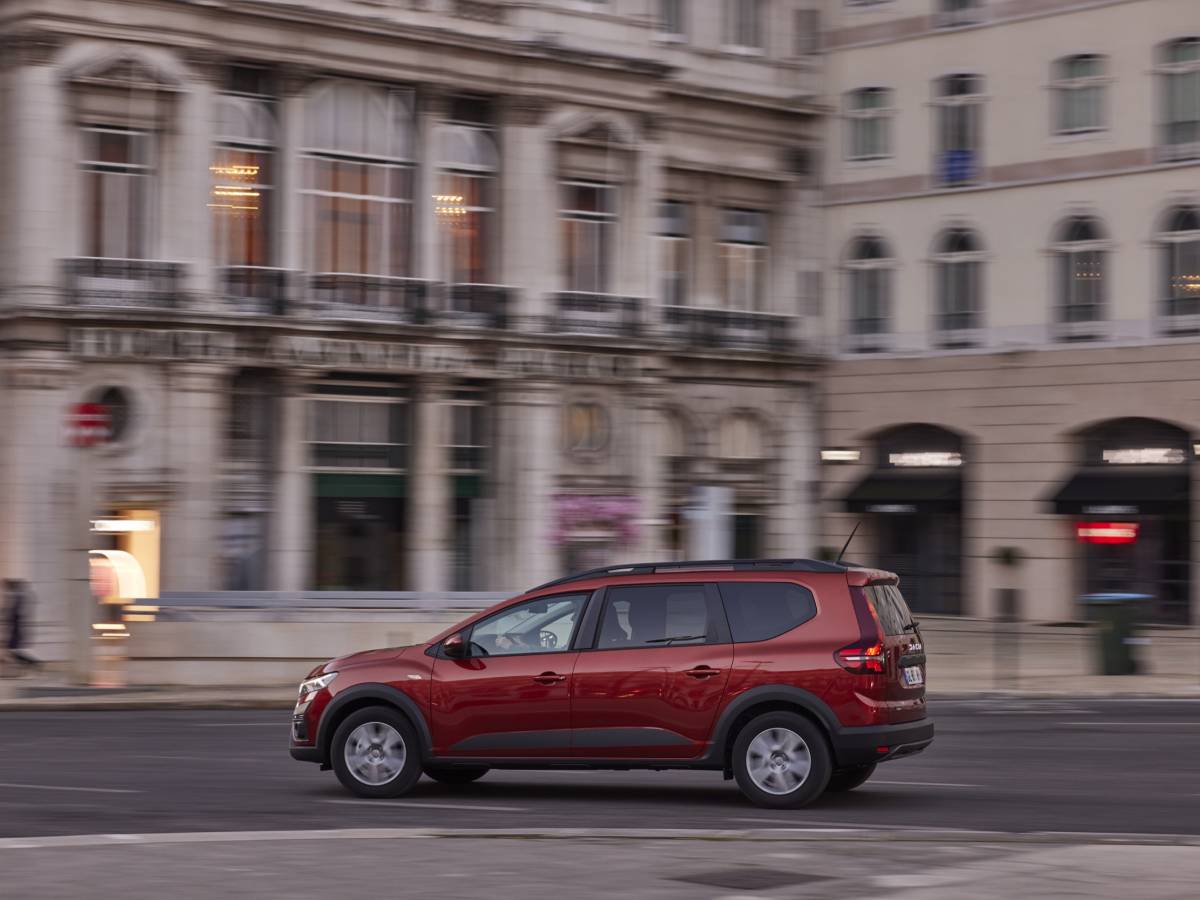 Dacia Jogger Hybrid 140: guarda la gallery del crossover ibrido multispazio 7