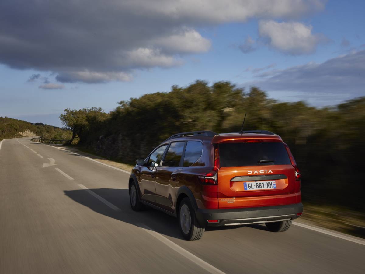 Dacia Jogger Hybrid 140: guarda la gallery del crossover ibrido multispazio 10