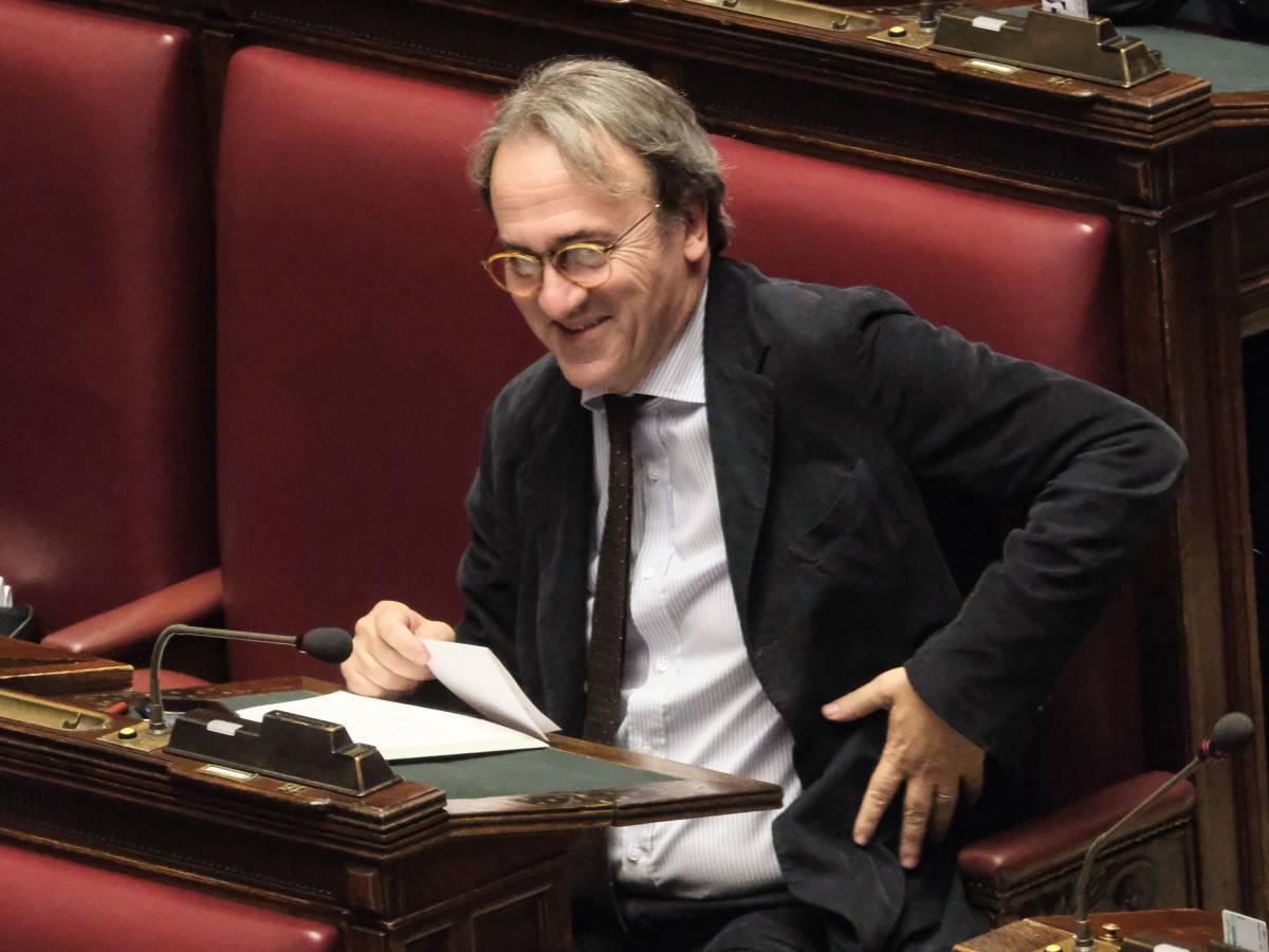 bonelli l8217albanese contro rama vende spiagge e isole da Ilgiornale.it bonelli l8217albanese contro rama vende spiagge e isole