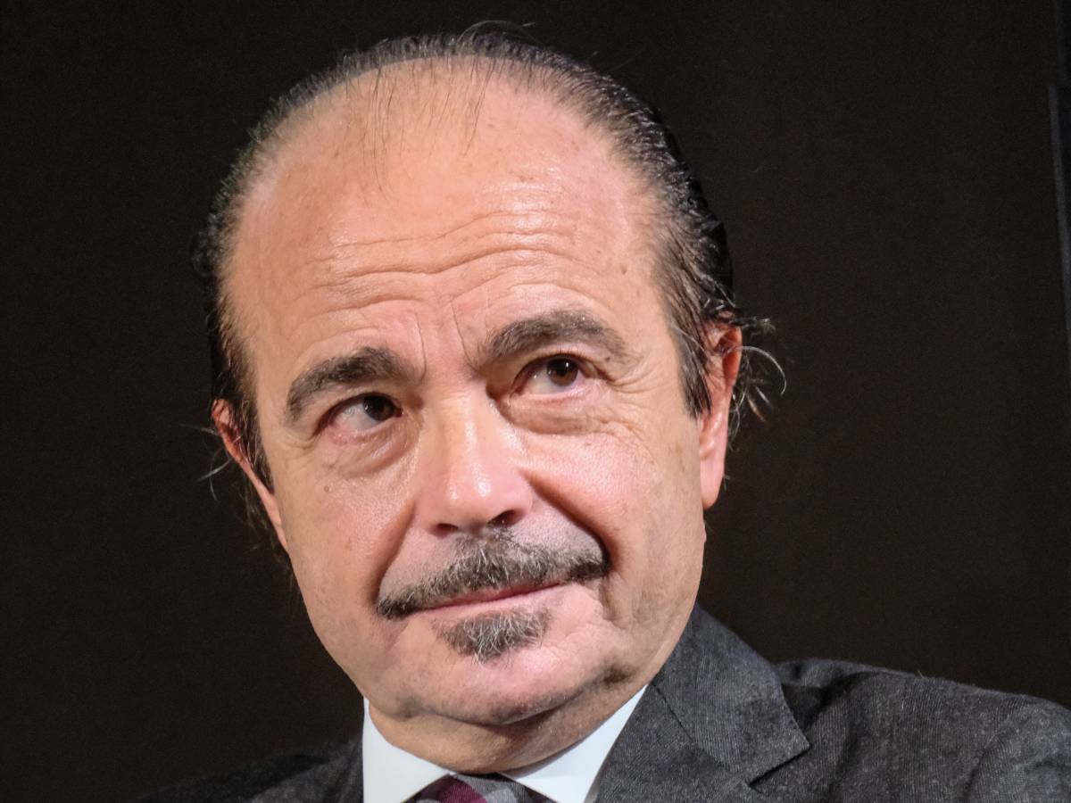 "Fibra, rimediamo ai disastri ereditati dagli altri governi" "Fibra, rimediamo ai disastri ereditati dagli altri governi"