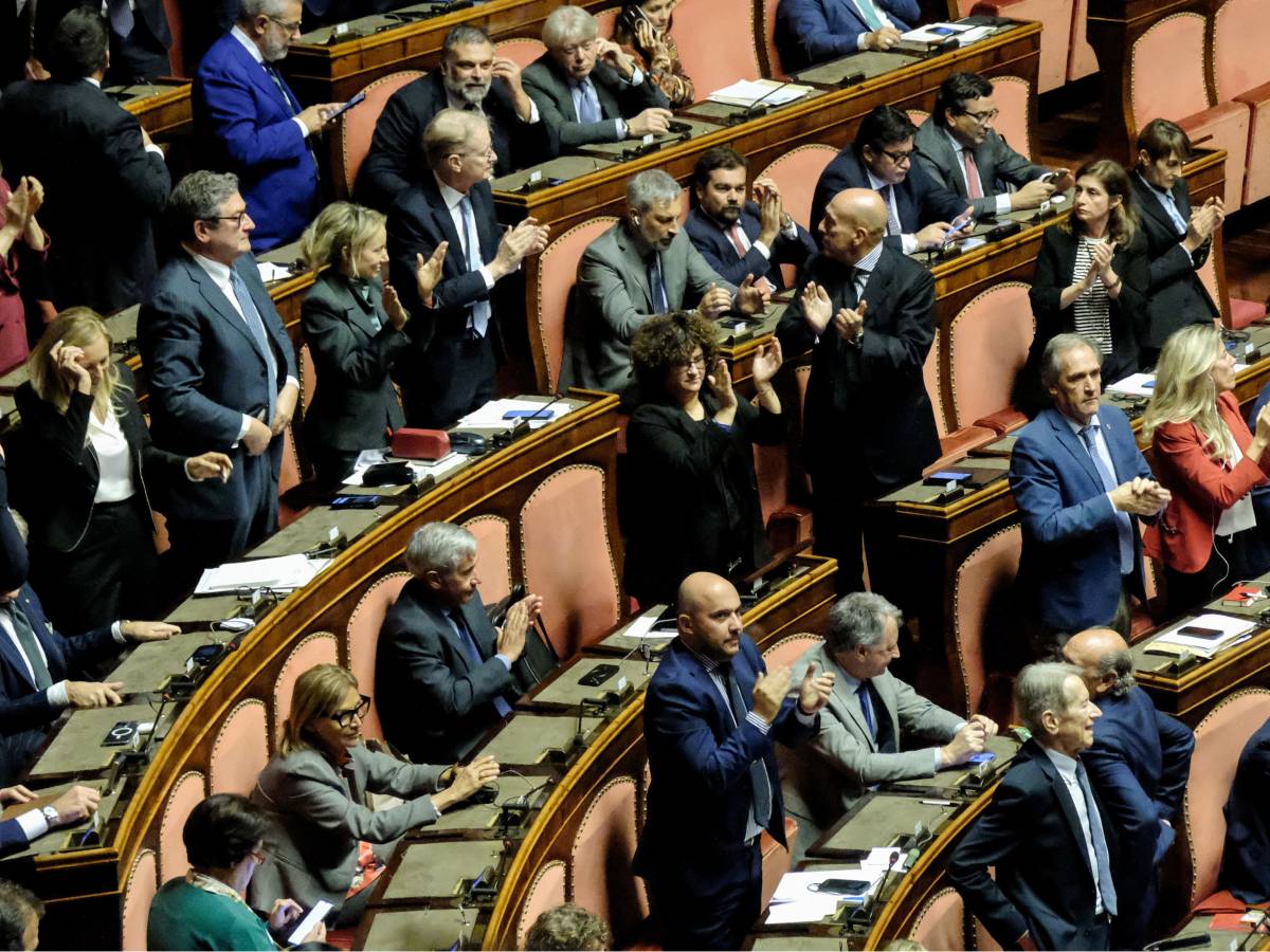 La maternità surrogata è reato universale: sì definitivo del Senato