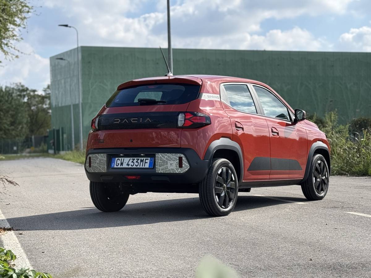 Nuova Dacia Spring: guarda la gallery dell'elettrica da città super compatta 20