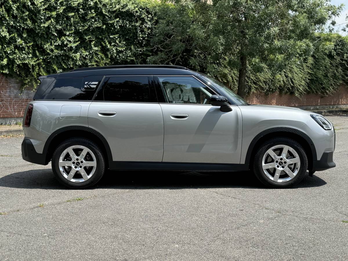 MINI Countryman 2024: guarda la gallery del crossover mild-hybrid premium 6