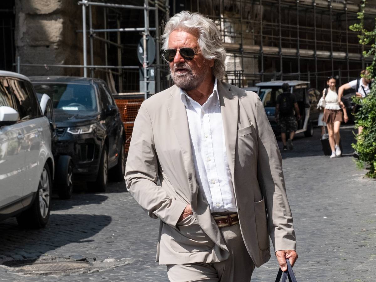 "Traditi dalle pecore". Grillo ride sotto i baffi per il flop di Conte