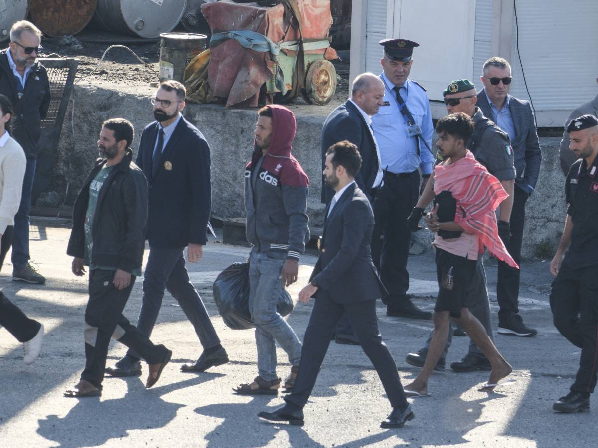 "Ci opponiamo alle nuove politiche migratorie". Ora le Ong vogliono dettar legge in Europa "Ci opponiamo alle nuove politiche migratorie". Ora le Ong vogliono dettar legge in Europa