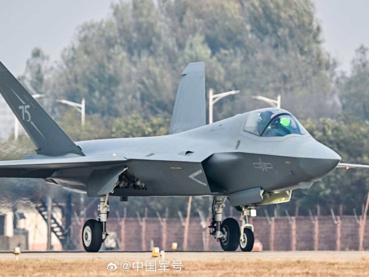 La Cina svela il J 35A: cosa può fare il nuovo caccia di Pechino La Cina svela il J 35A: cosa può fare il nuovo caccia di Pechino