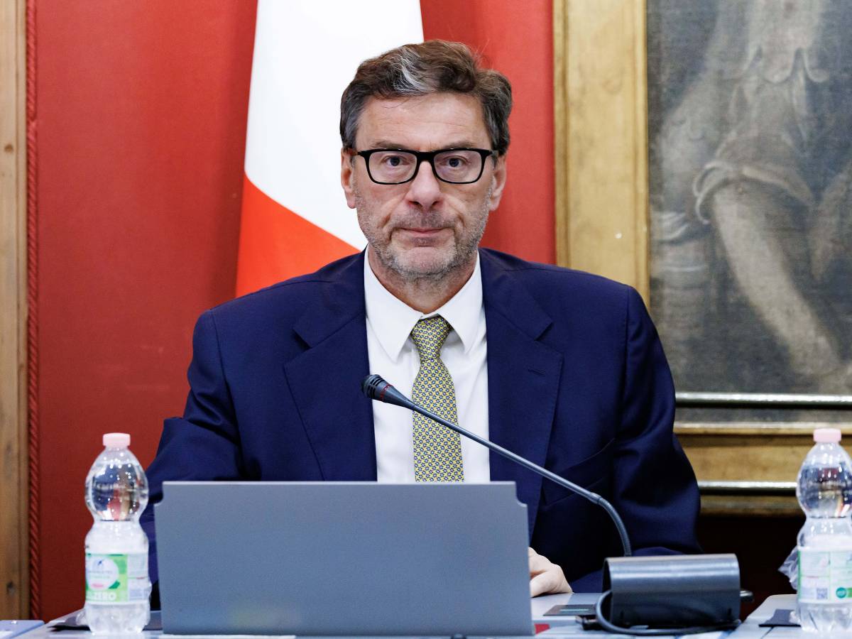 Il richiamo di Giorgetti: "Tutti devono contribuire". E Moody