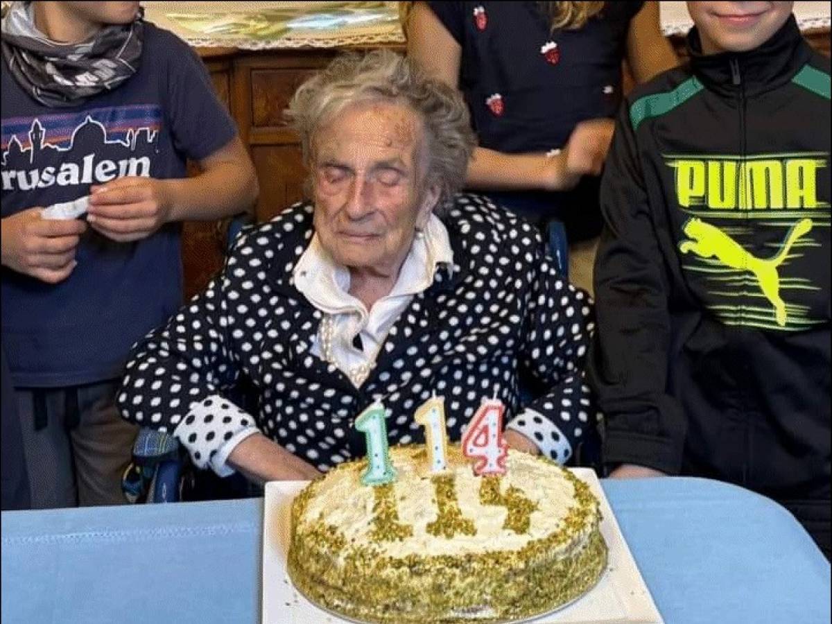 Ha 144 anni ed è in perfetta salute: chi è Claudia Baccarini, la donna più longeva d