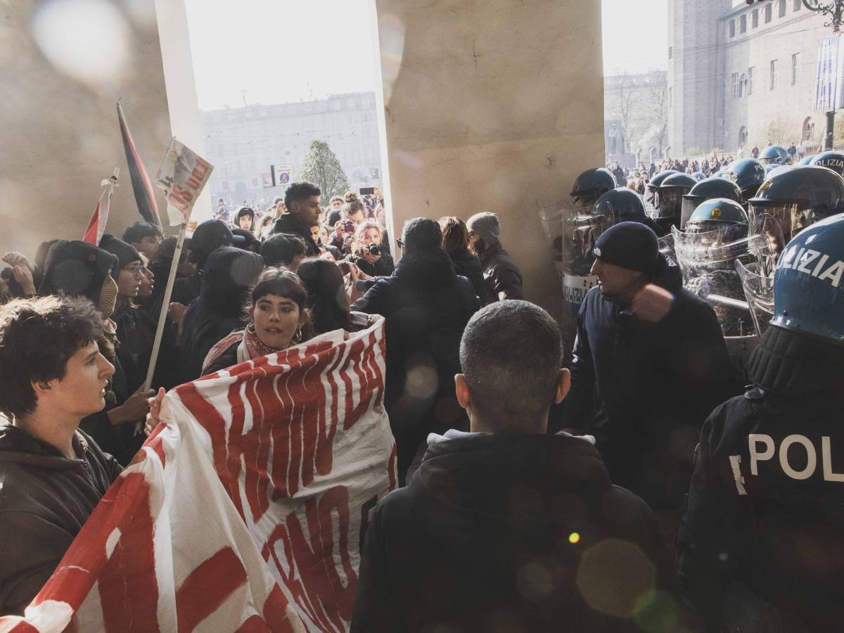 Violenze in piazza a Torino, Nordio: "I giudici siano severi". E scoppia la bufera