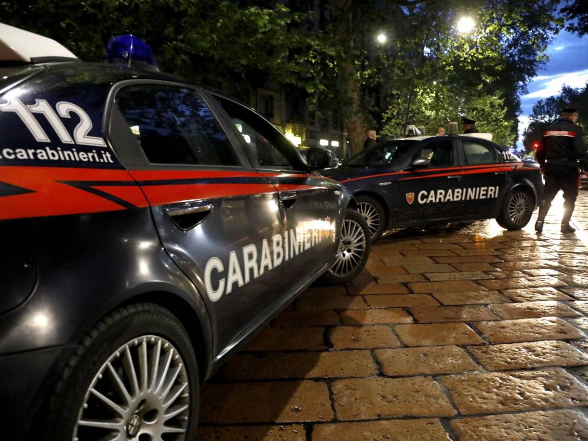 Pisa, avvicina una ragazza per strada e la violenta: in manette uno straniero 25enne