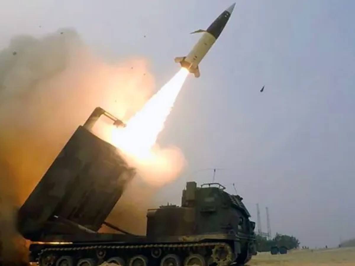 Kiev colpisce strutture militari in Russia con gli Atacms: "Continueremo"