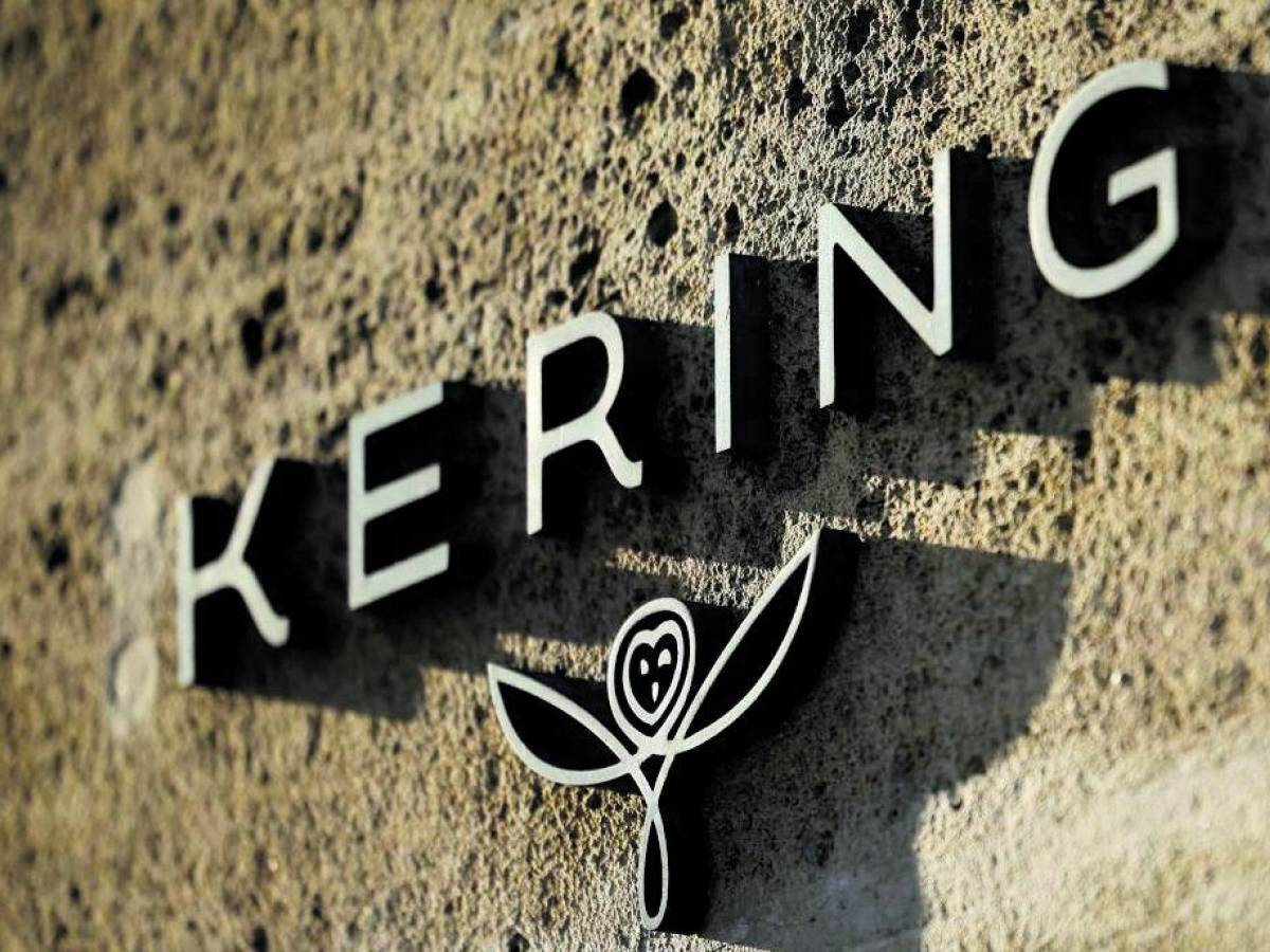 Kering fa un make up da 4 miliardi. Pronta a vendere i trucchi a L’Oréal