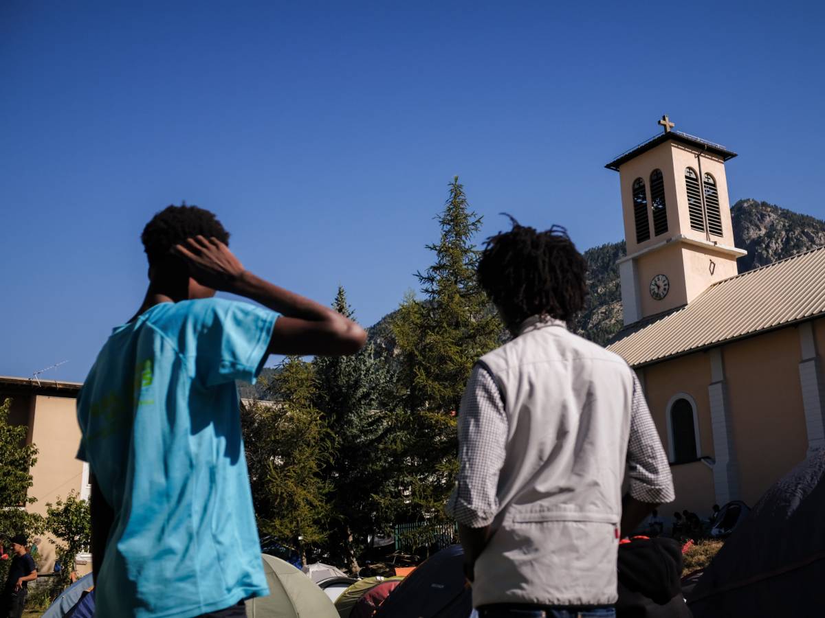 "Costretti dalle necessità". Il giudice assolve 18 anarchici che occuparono la casa cantoniera