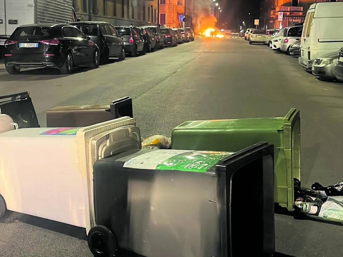 Milano, fuochi e rabbia contro la polizia. "Giustizia per la morte di Ramy"