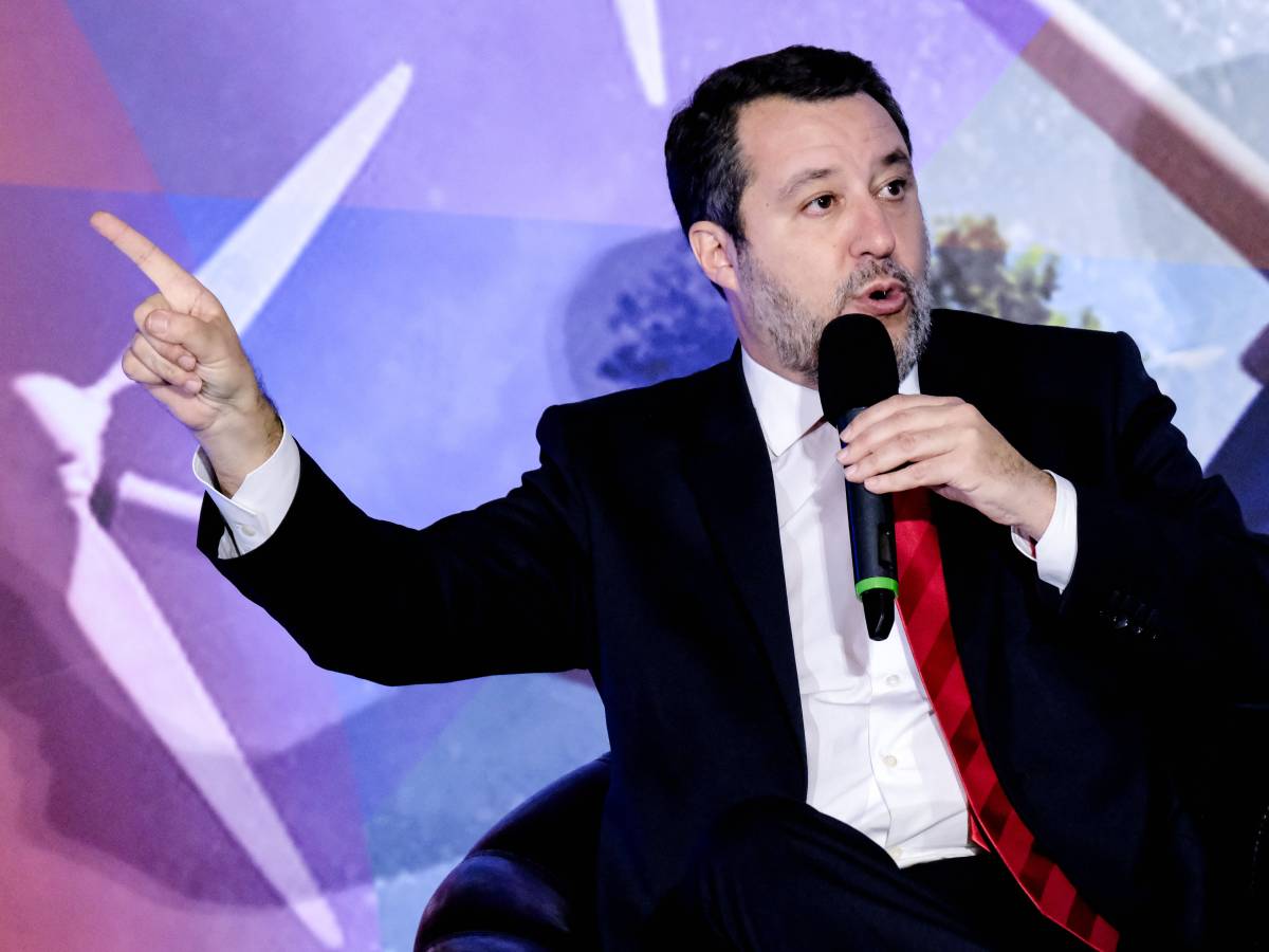 Salvini salta il Cdm "per motivi personali" e rientra a Milano