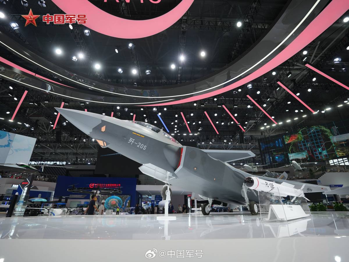 "Può colpire obiettivi marittimi": così la Cina ha potenziato il caccia J 20 "Può colpire obiettivi marittimi": così la Cina ha potenziato il caccia J 20