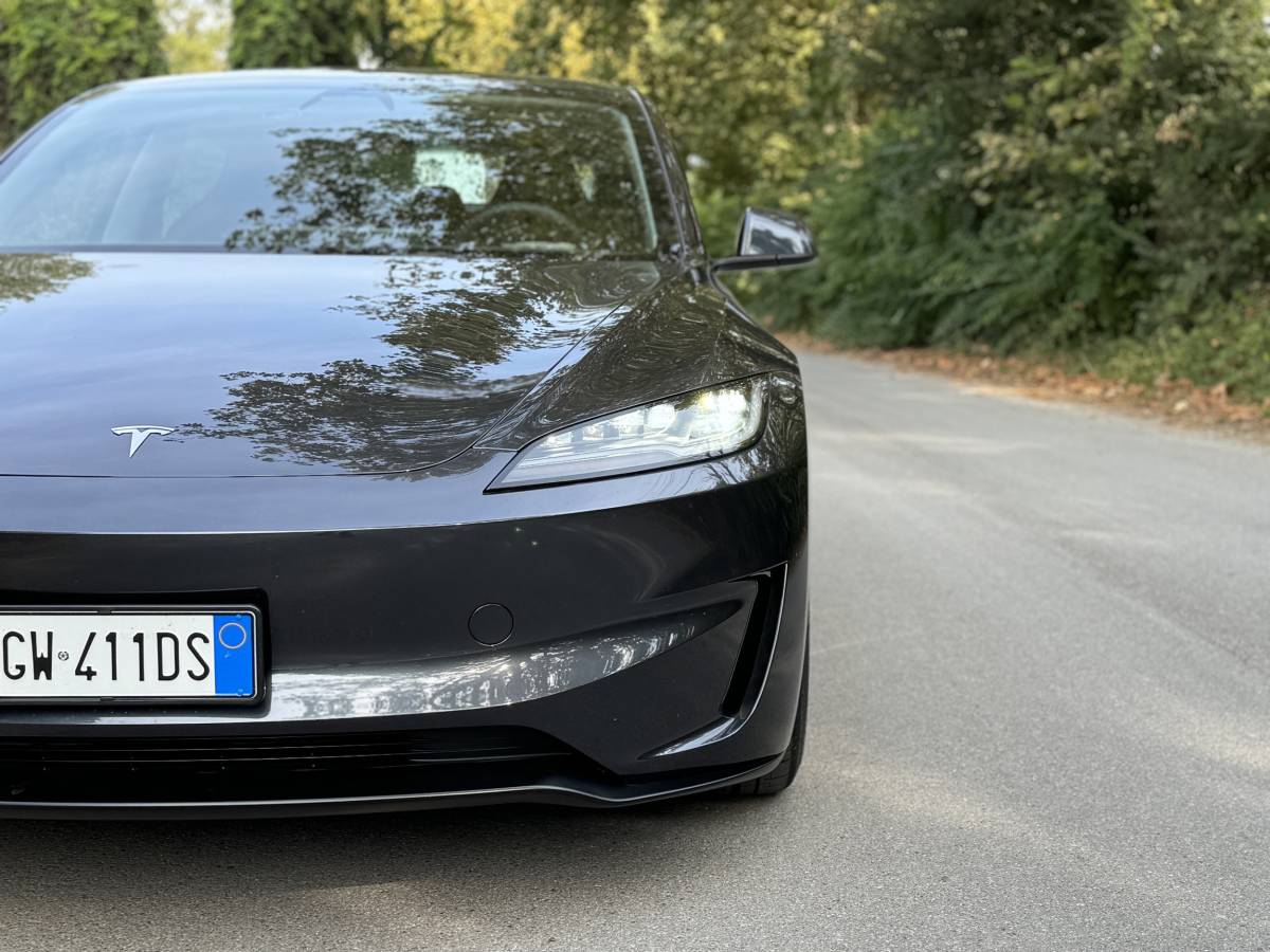 Tesla Model 3 Performance 2024: guarda la gallery della super berlina elettrica 4