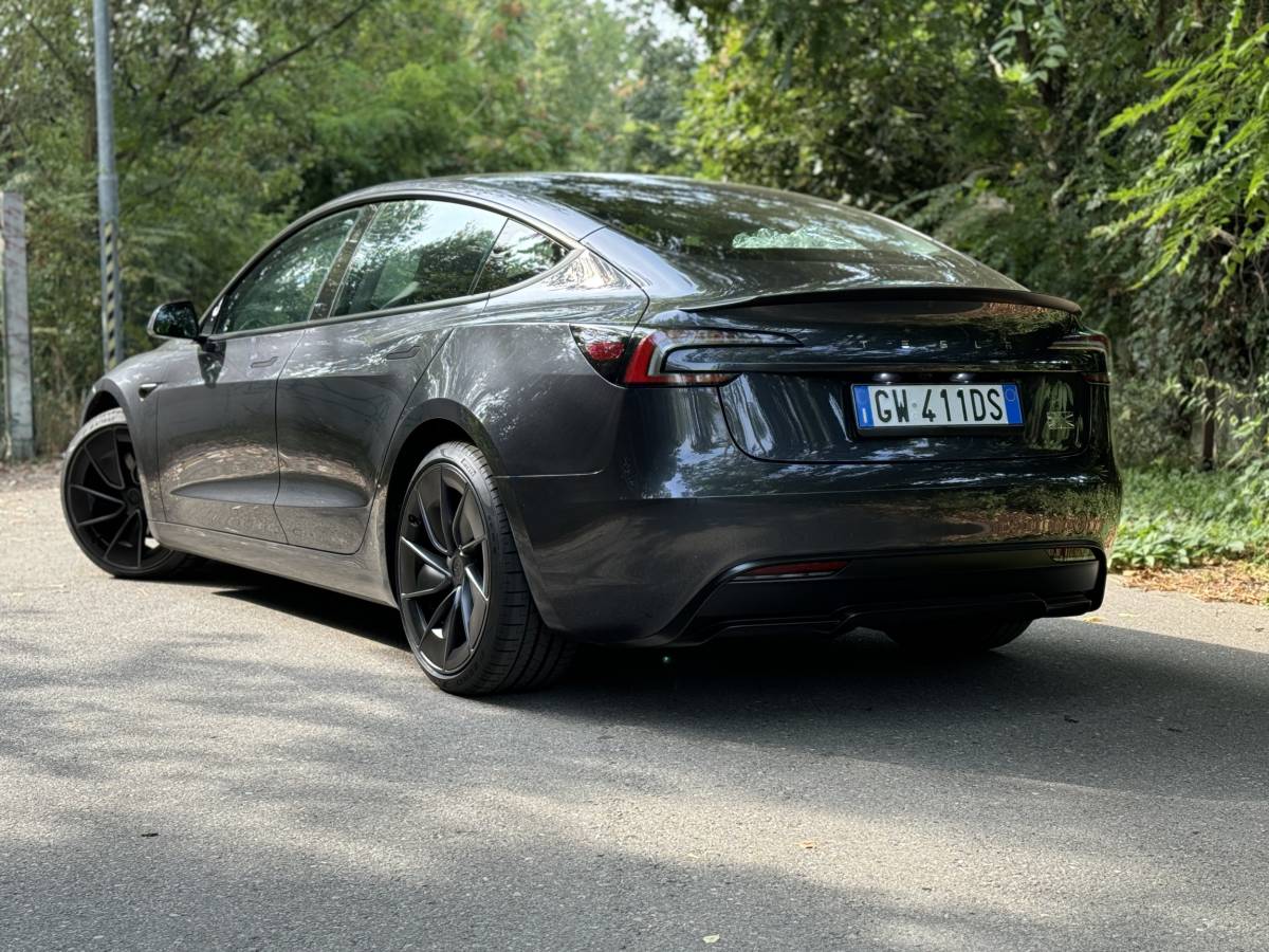 Tesla Model 3 Performance 2024: guarda la gallery della super berlina elettrica 20