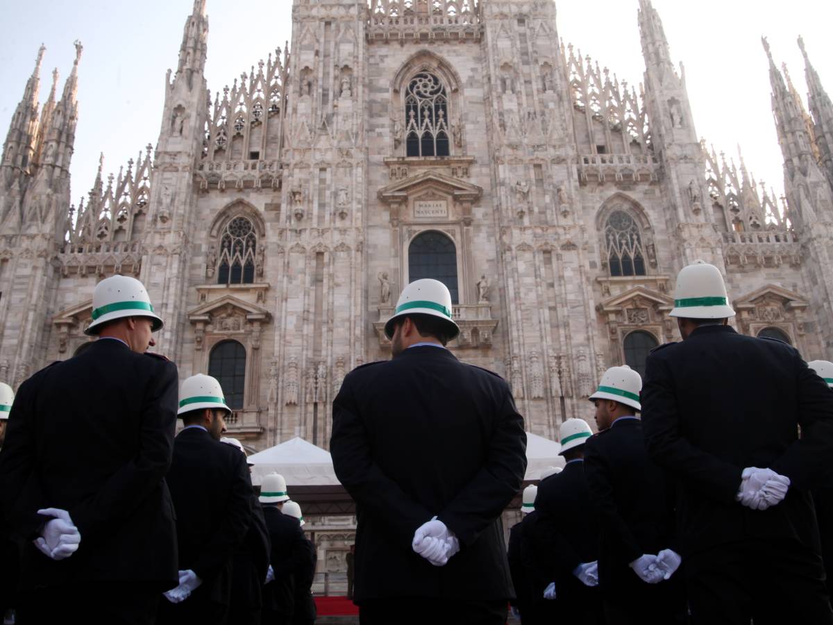 violenze sessuali in piazza duomo i vigili arrestano un uomo di 33 anni da Ilgiornale.it violenze sessuali in piazza duomo i vigili arrestano un uomo di 33 anni