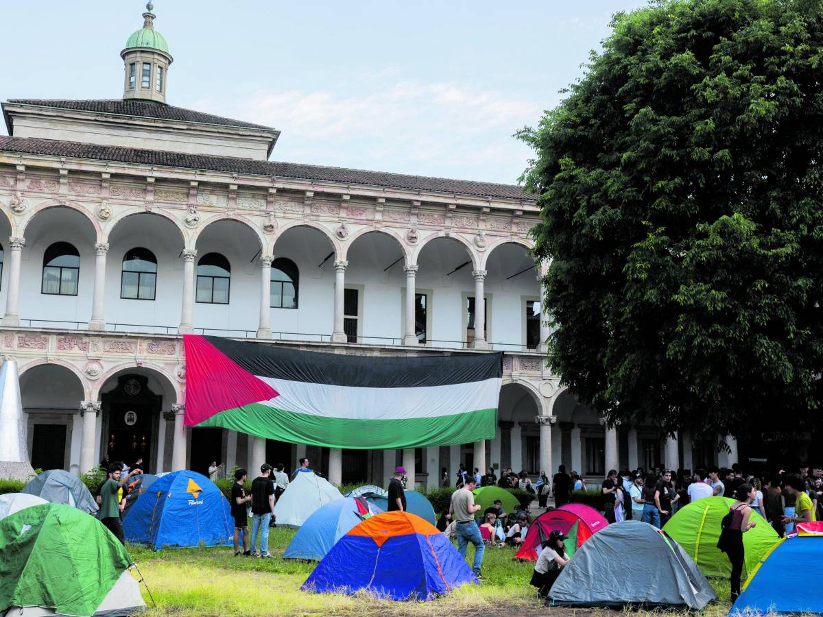 Israeliana, no alla laurea. Ora i pro Pal alzano il tiro Israeliana, no alla laurea. Ora i pro Pal alzano il tiro