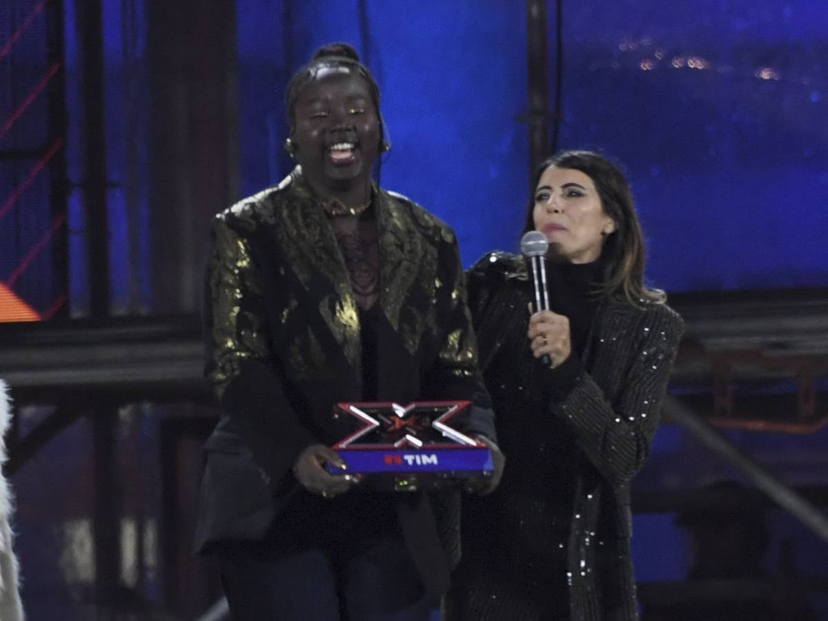 X Factor 2024, vince Mimì Caruso, solo terzi i favoriti Patagarri. Robbie Williams apre le danze