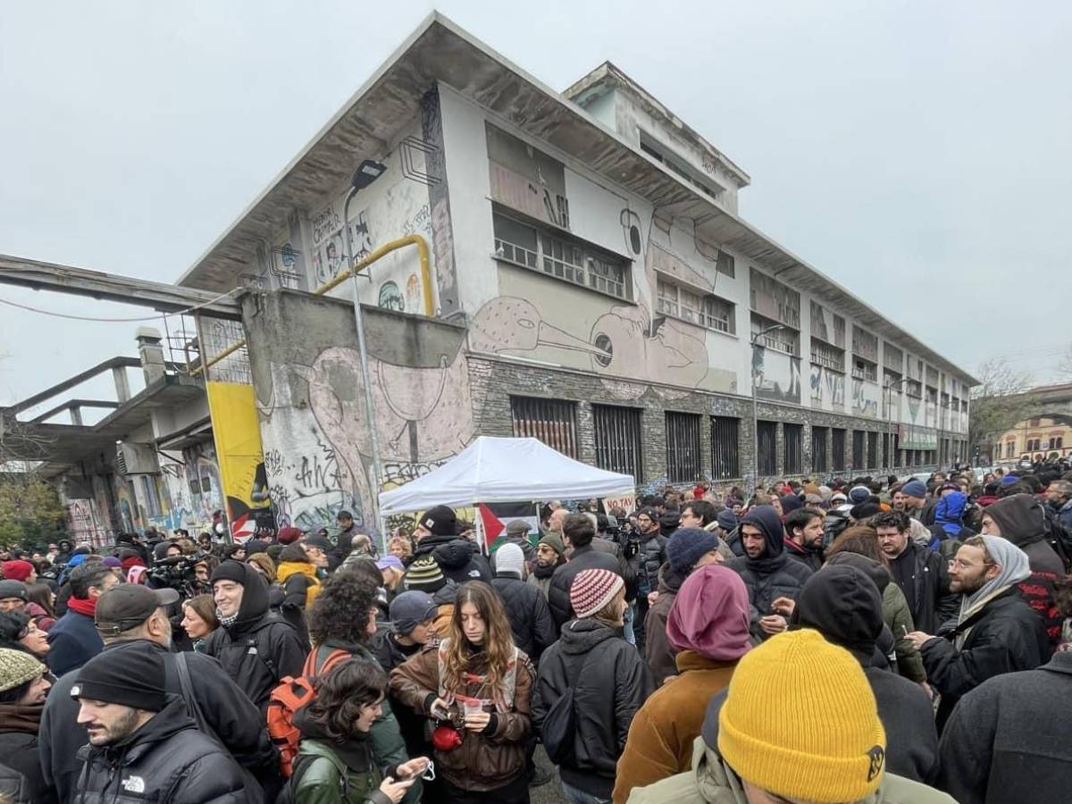 Sfratto del Leonka, anche i consiglieri dei Verdi con gli antagonisti. Lega: "Sala spieghi in aula"