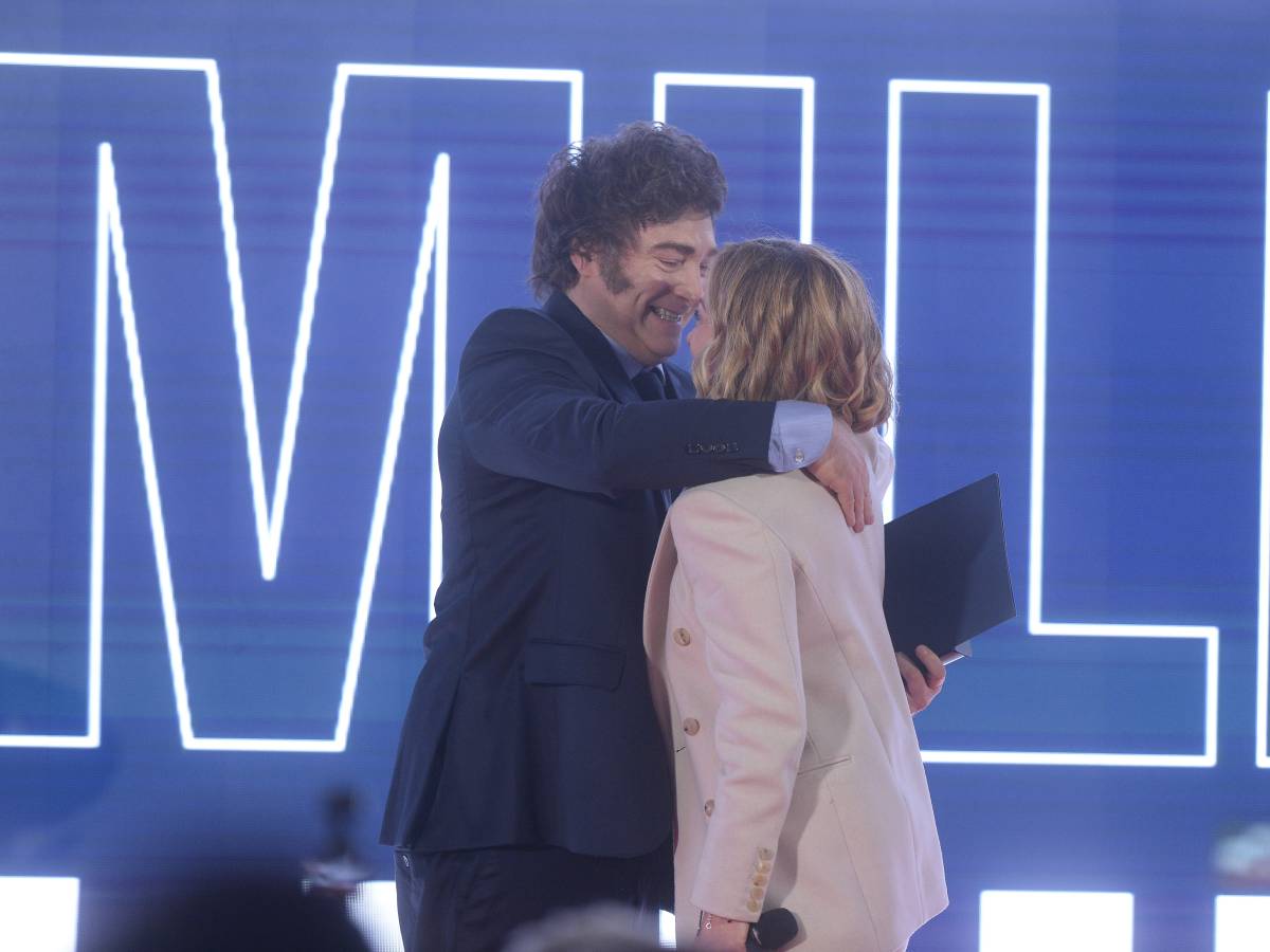 Meloni e Milei sul palco di Atreju: "La sinistra è il culto del potere"