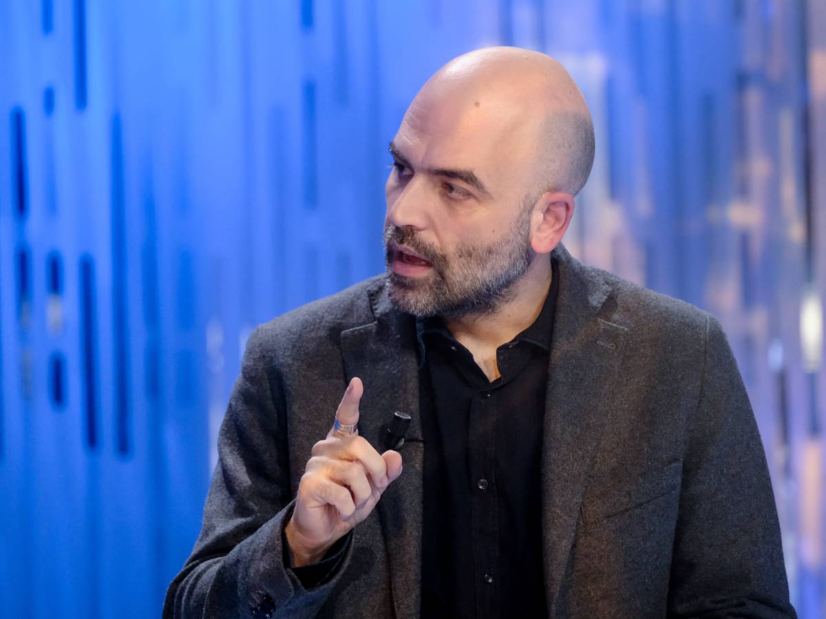 "Insulta e manipola il Manifesto di Ventotene". La sinistra schiera pure Saviano contro Meloni