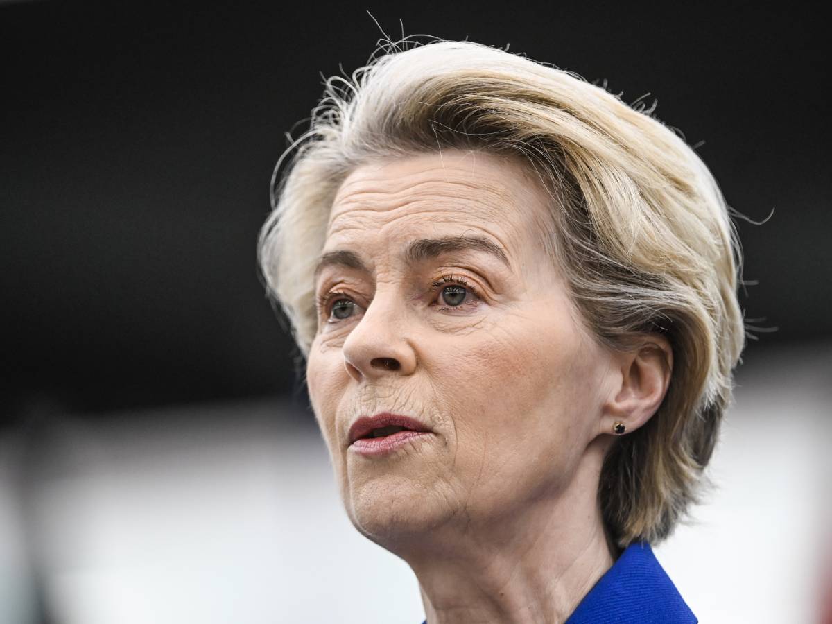 Ursula von der Leyen affetta da una grave polmonite: annullati tutti gli impegni