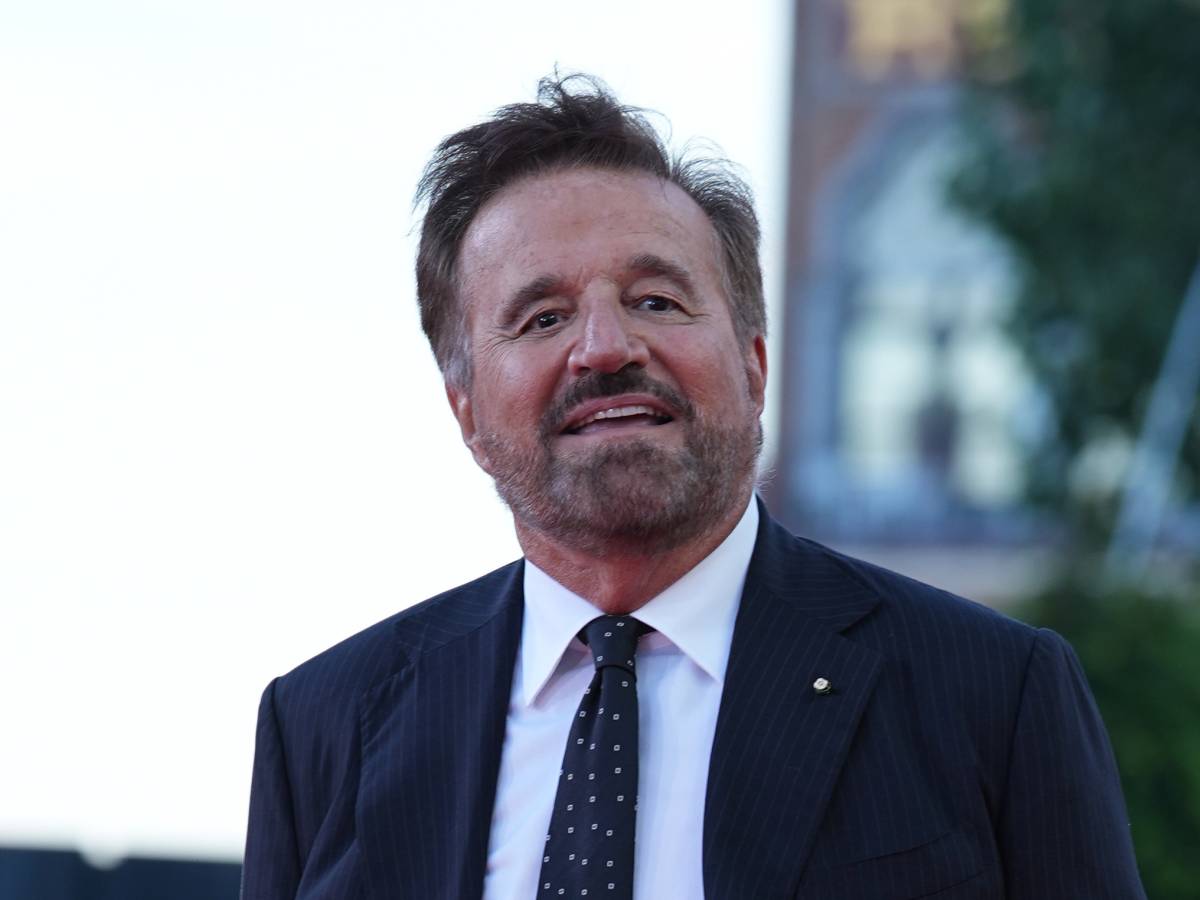 cos236 ho conosciuto le mie tre sorelle l esilarante racconto di christian de sica da Ilgiornale.it cos236 ho conosciuto le mie tre sorelle l esilarante racconto di christian de sica