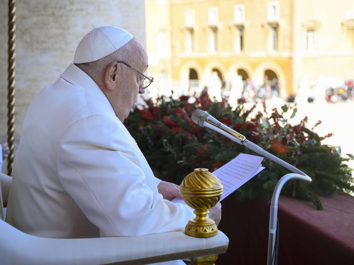 “Gesù è porta di salvezza”. La benedizione “ubi et orbi” del Papa