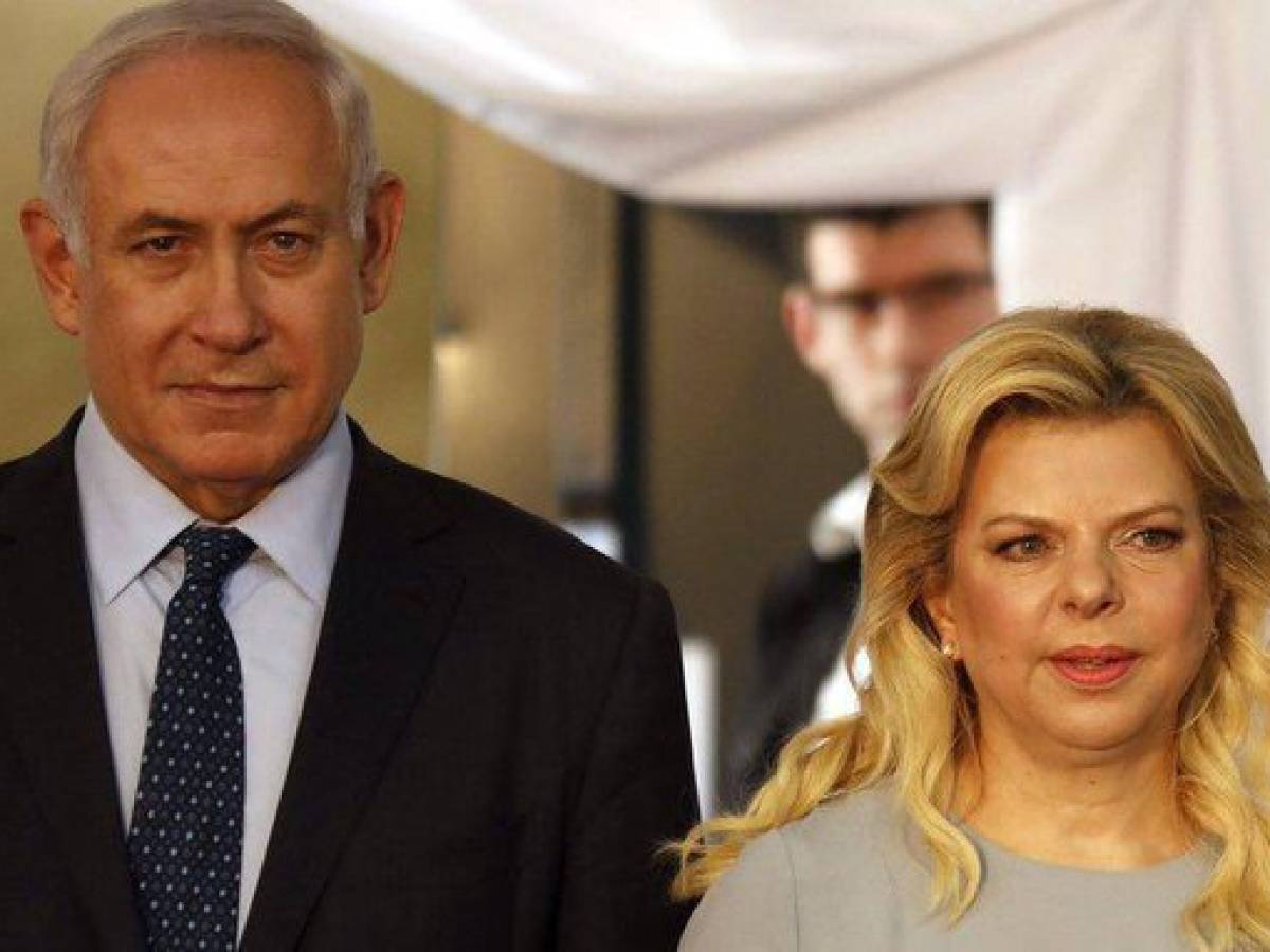 "Interferenze e intimidazioni": Sara Netanyahu nel mirino dei giudici