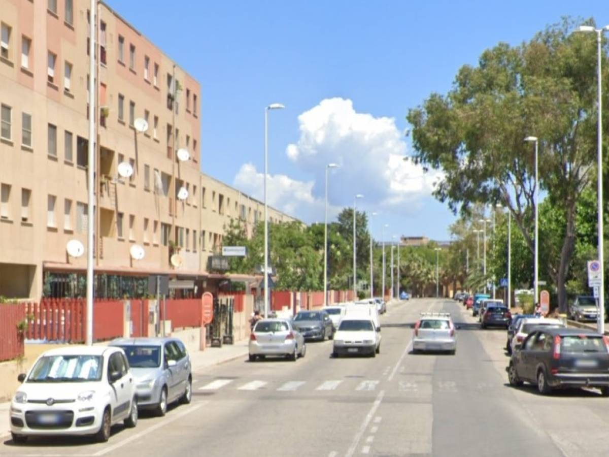 Cagliari, si arrampica fino a 4° piano per andare dalla fidanzata e cade: morto 32enne