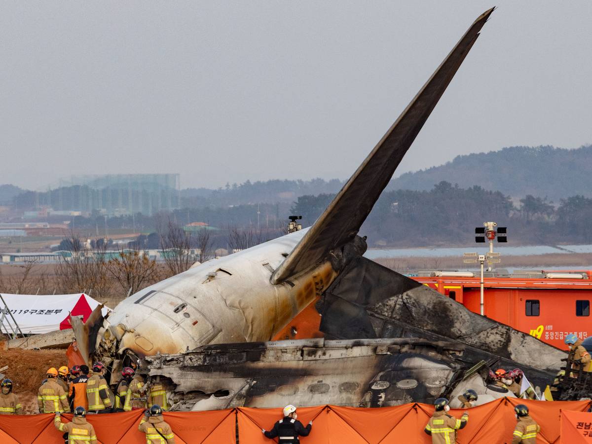 Disastro aereo in Corea del Sud: le indagini si concentrano sul carrello di atterraggio