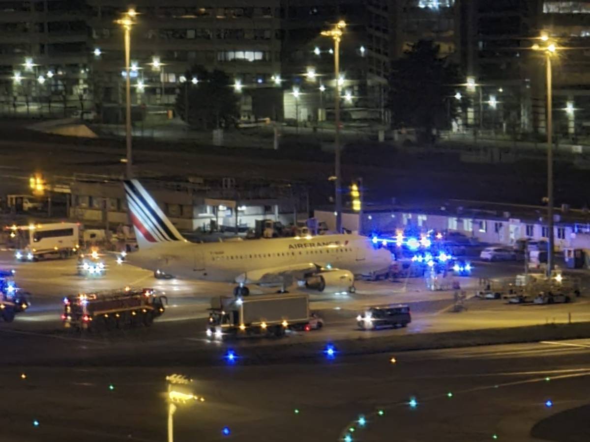 Air France, atterraggio d’emergenza del volo Parigi Barcellona: cos’è successo