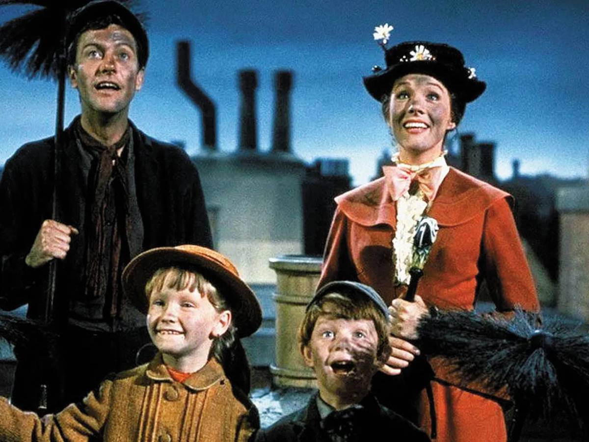 Mary Poppins e il triste motivo per cui porta fortuna stringere la mano a uno spazzacamino