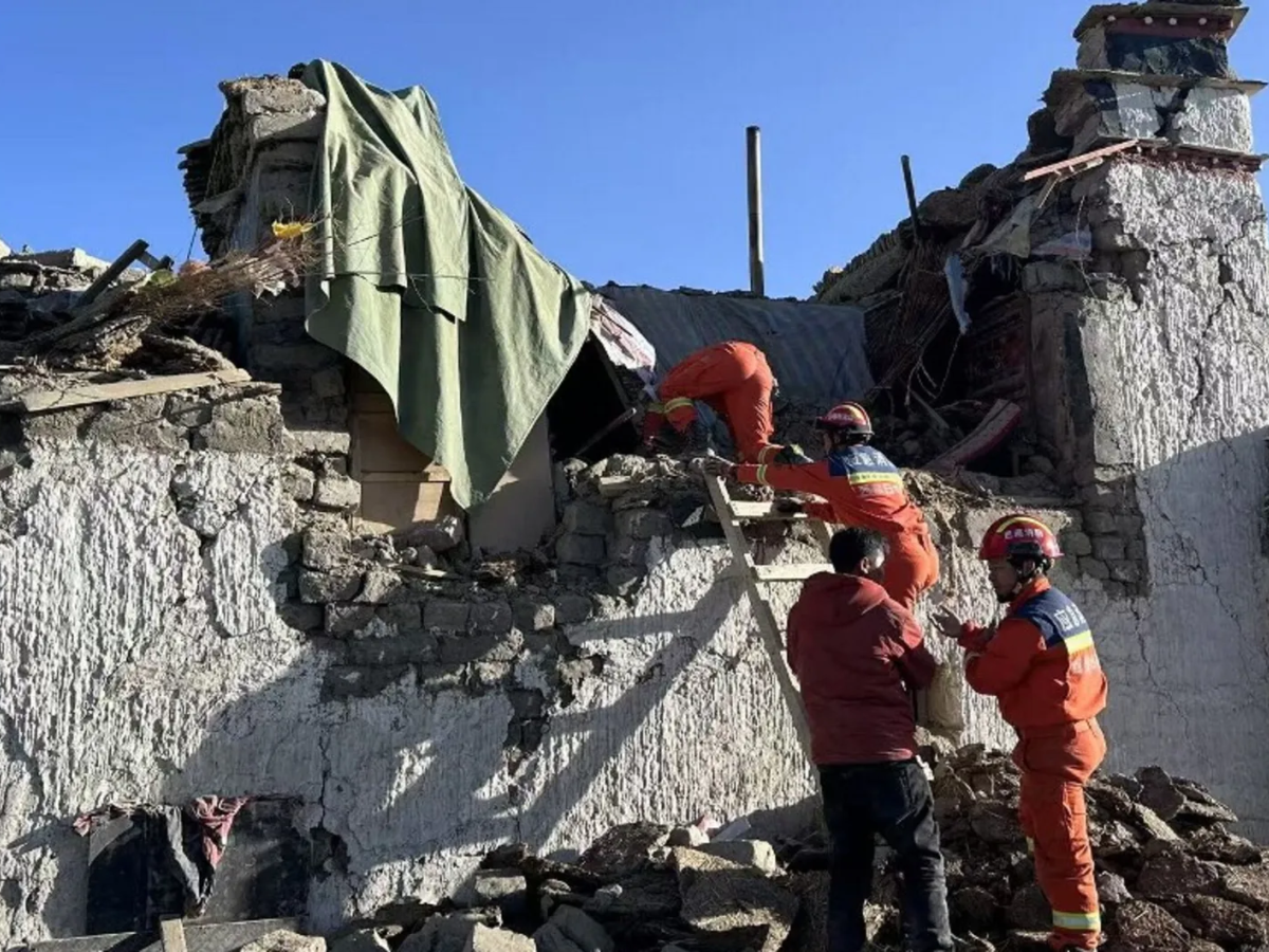 Terremoto di magnitudo 6,8 tra Tibet e Nepal. "Quasi 100 morti, 130 i feriti"