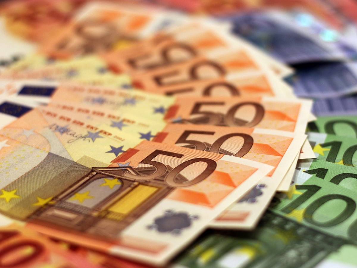Economia Italiana: Debito Pubblico sotto Controllo e Occupazione in Rialzo - Un Segnale di Stabilità