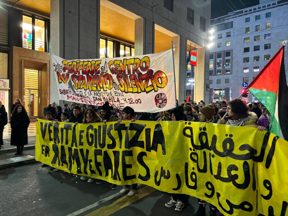 Il corteo, lo sfregio, poi l’attacco degli antagonisti su Ramy: "È razzismo di Stato"