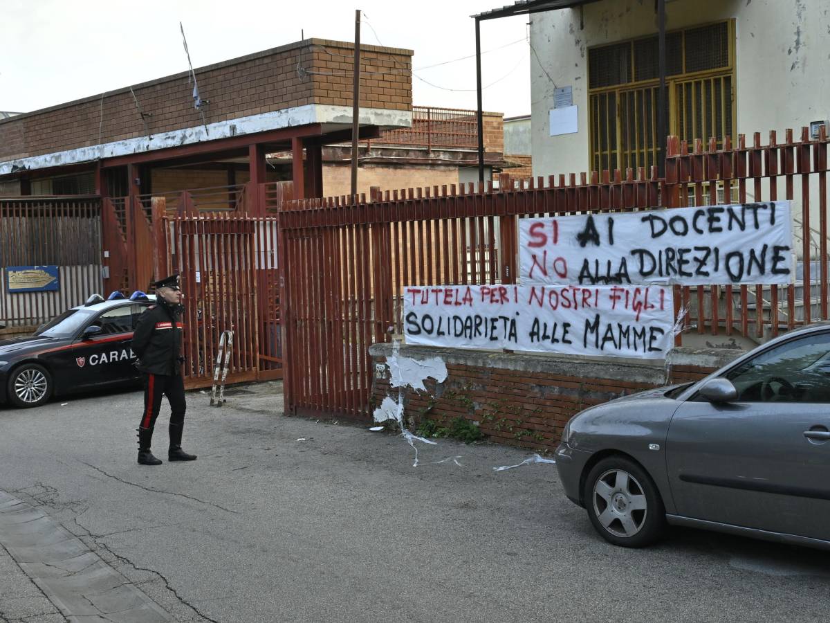 "Non fare il cicciobello", "Fate cose sporche". Le chat della prof arrestata per violenza sessuale