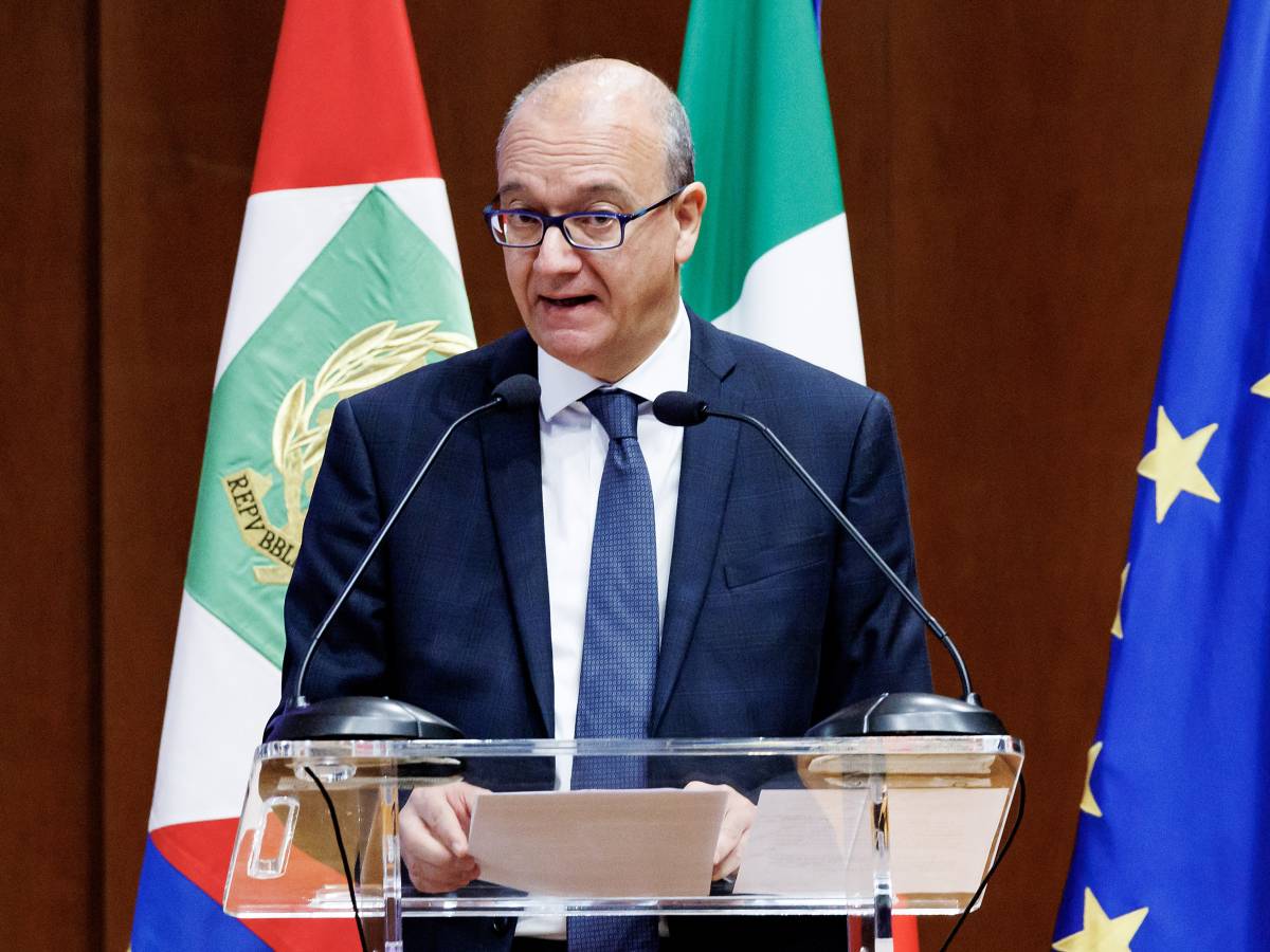 "Compito di cittadinanza per chi ha il 6 in condotta": il piano del governo per il ritorno a scuola