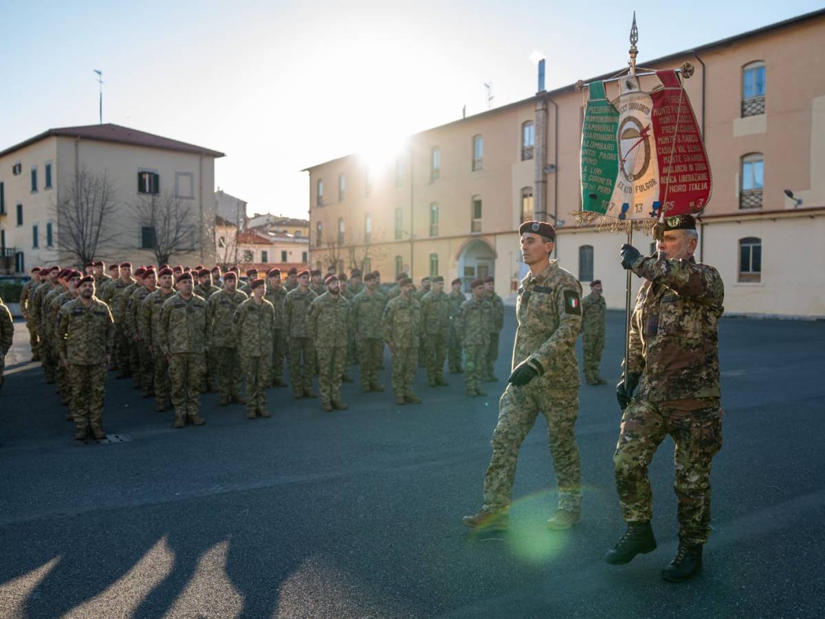 Esercito, il 185esimo Rrao riceve il labaro dello Squadrone "Folgore"