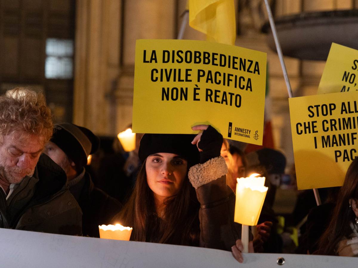 E la sinistra va in piazza contro lo scudo penale